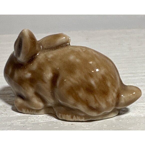 Vintage Wade England Brown Bunny Rabbit Whimsies Figurine Red Rose Tea - Picture 2 of 5